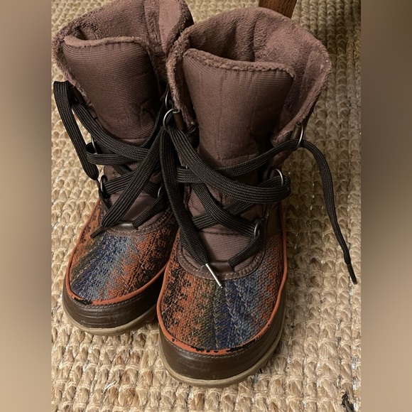 Sorel winter boots size 7. - Picture 2 of 4